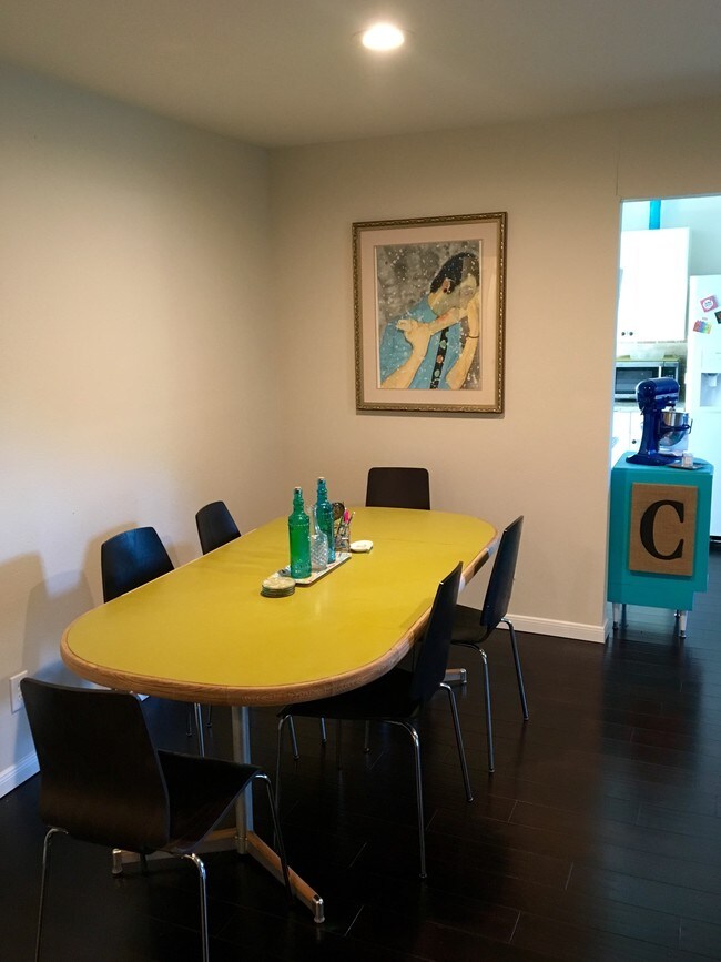 Foto del edificio - 201 Watson Dr