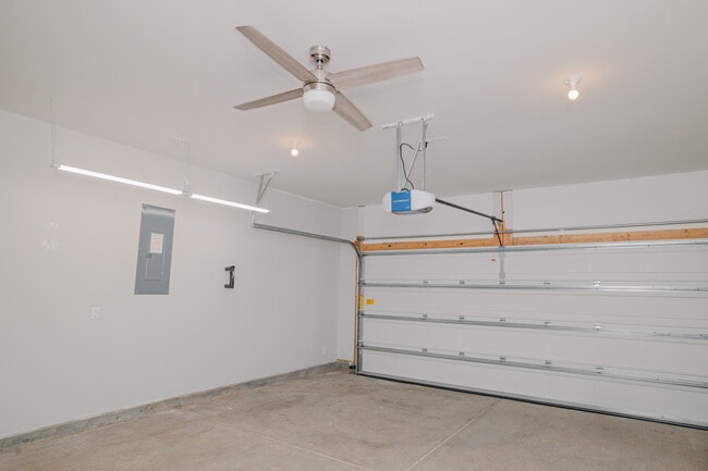 Building Photo - 321 Bountiful Dr