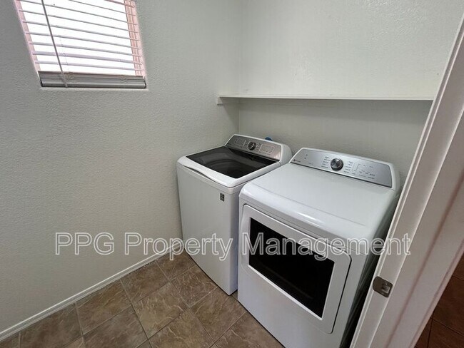 Building Photo - 13261 W Gelding Cir