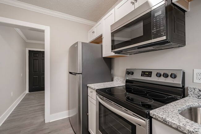 Building Photo - Charming Apartment Downtown Columbia - Hou...