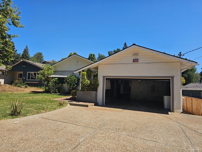 Building Photo - Charming Castro Valley Retreat with 2-Car ...