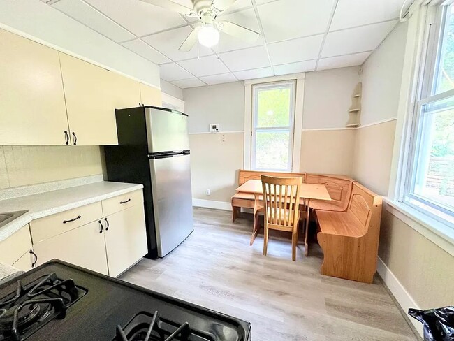 Building Photo - Cute 2 Bedroom, 1 Bath Home Pitcairn, PA | Section 8 Accepted