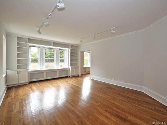 Building Photo - 490 Bleeker Ave