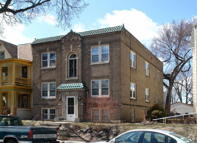 Building Photo - 2526 Garfield Ave