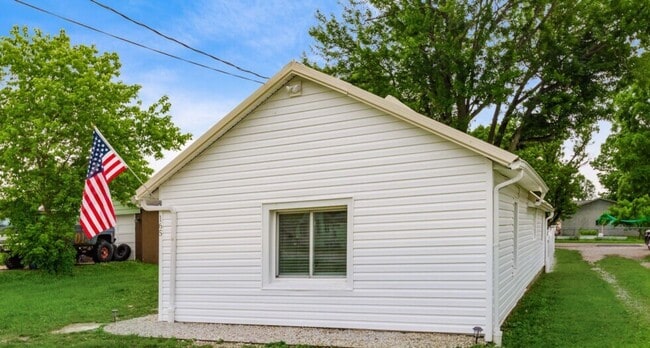 Building Photo - 165 W Jersey St