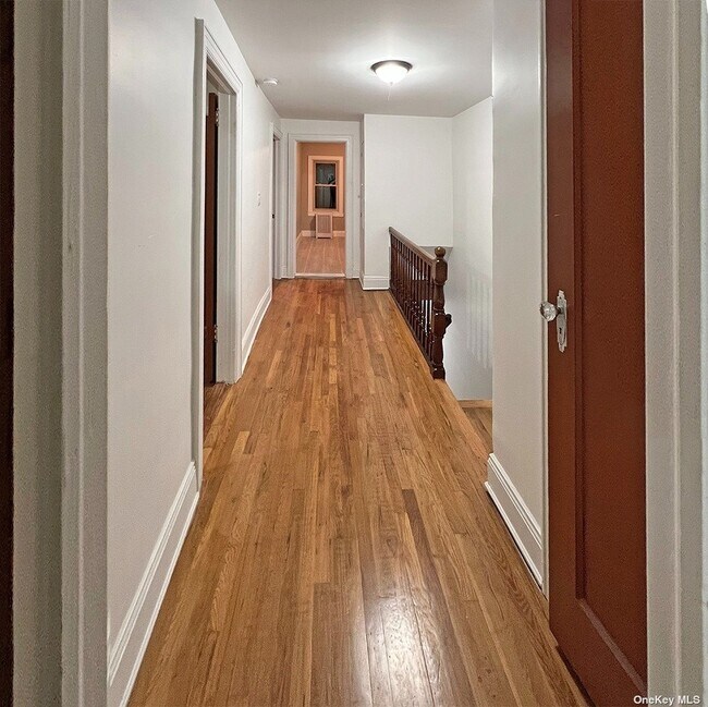 Foto del edificio - 215-29 Murdock Ave