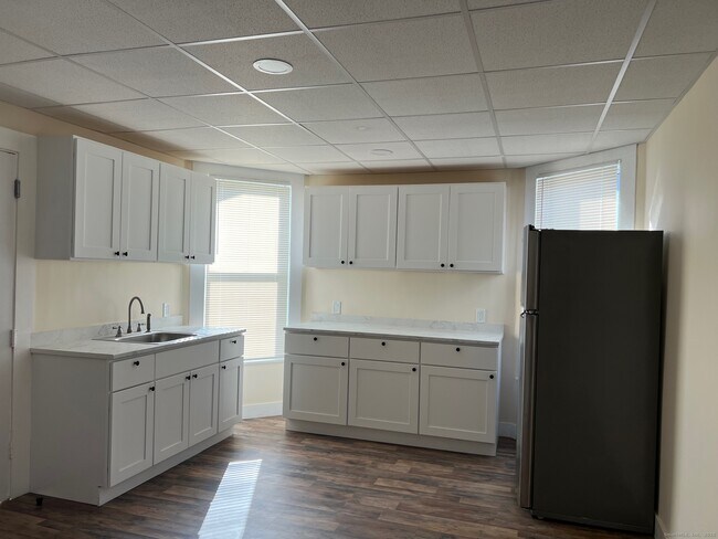 Building Photo - 77 Windsor Ave