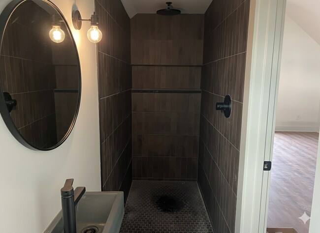 Foto del edificio - 4301 Waterview Cir