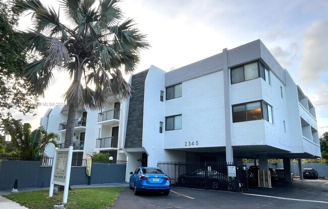 Foto del edificio - 2345 NE 135th St