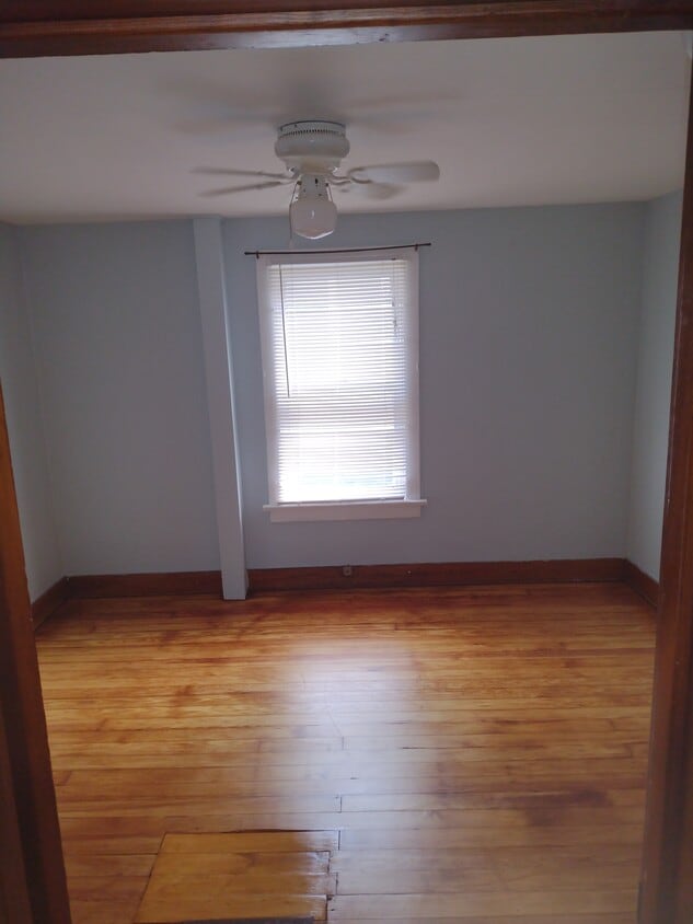 Primary Photo - 533 Archer Ave