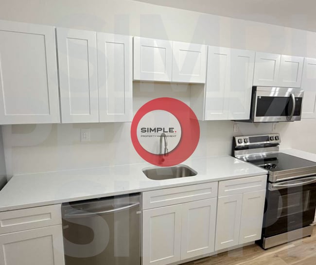 4 Bedroom / 1 bathroom house - 4 Bedroom / 1 bathroom house