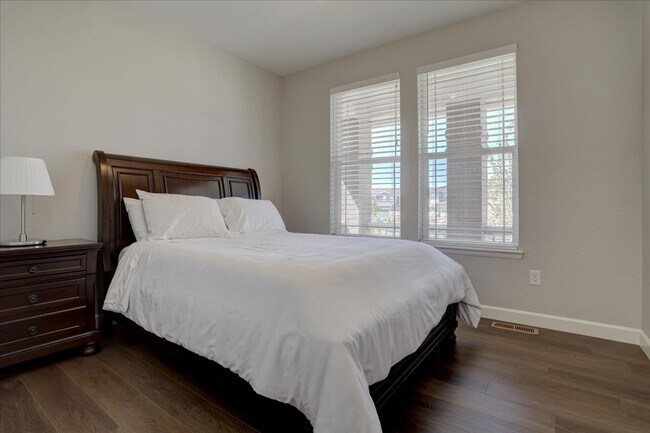 Foto del edificio - Furnished 5Bed/4Bath built 2022!
