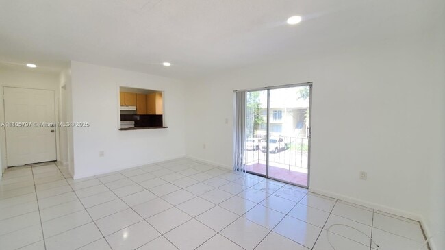 Building Photo - 1008 NW 45th Ave