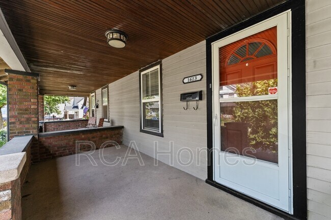 Foto del edificio - 1613 Pleasant St
