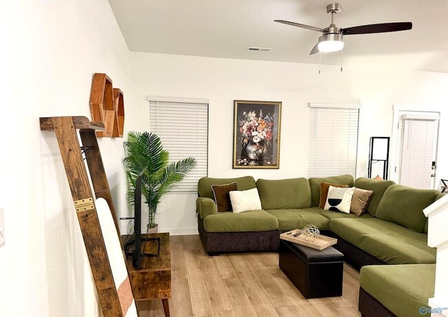 Building Photo - 7559 Discovery Pt Dr NW