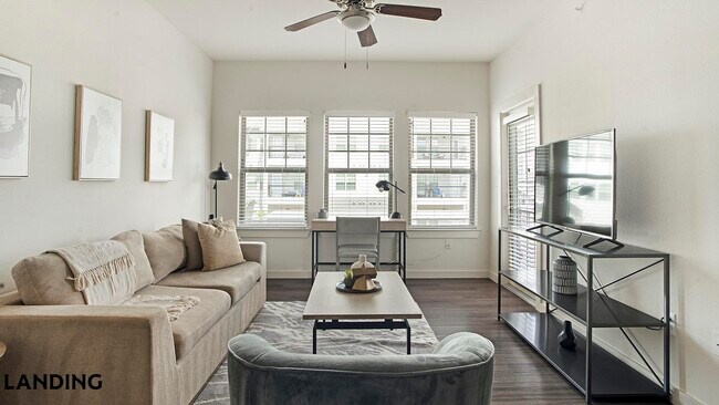 Foto del edificio - 13301 Dessau Rd