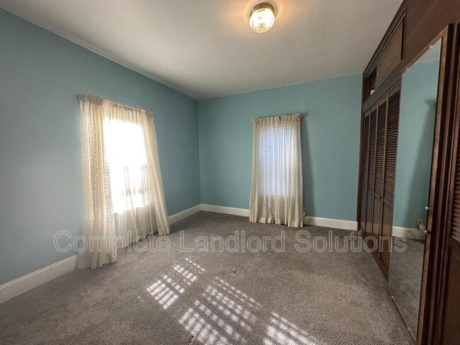 Building Photo - 1516 Woodley Ave