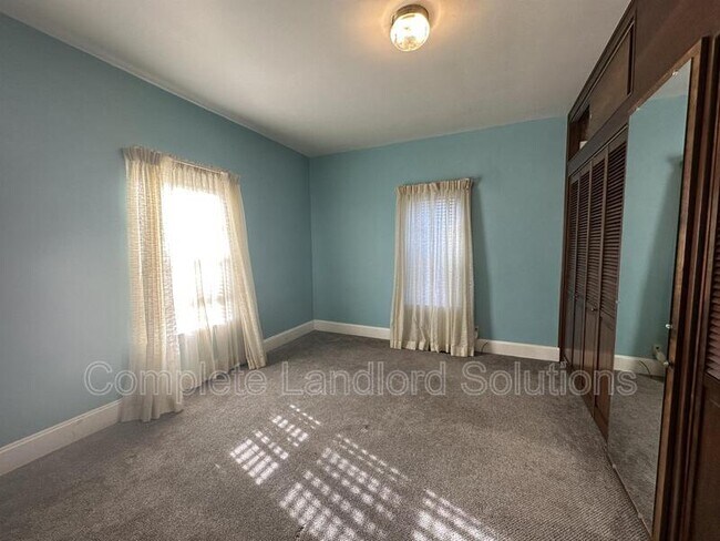 Foto del edificio - 1516 Woodley Ave