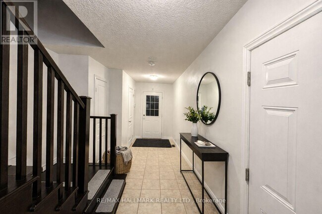 Building Photo - 27 Waterbridge St