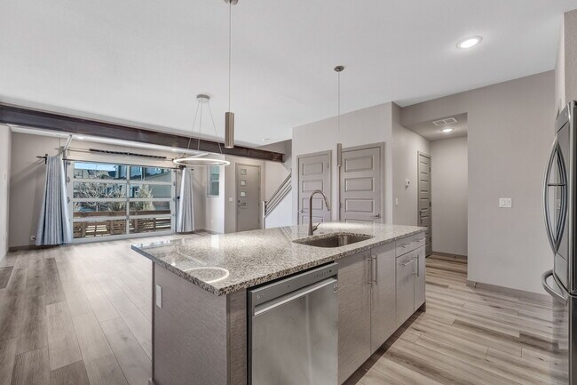 Foto del edificio - 6388 Nelson Ct