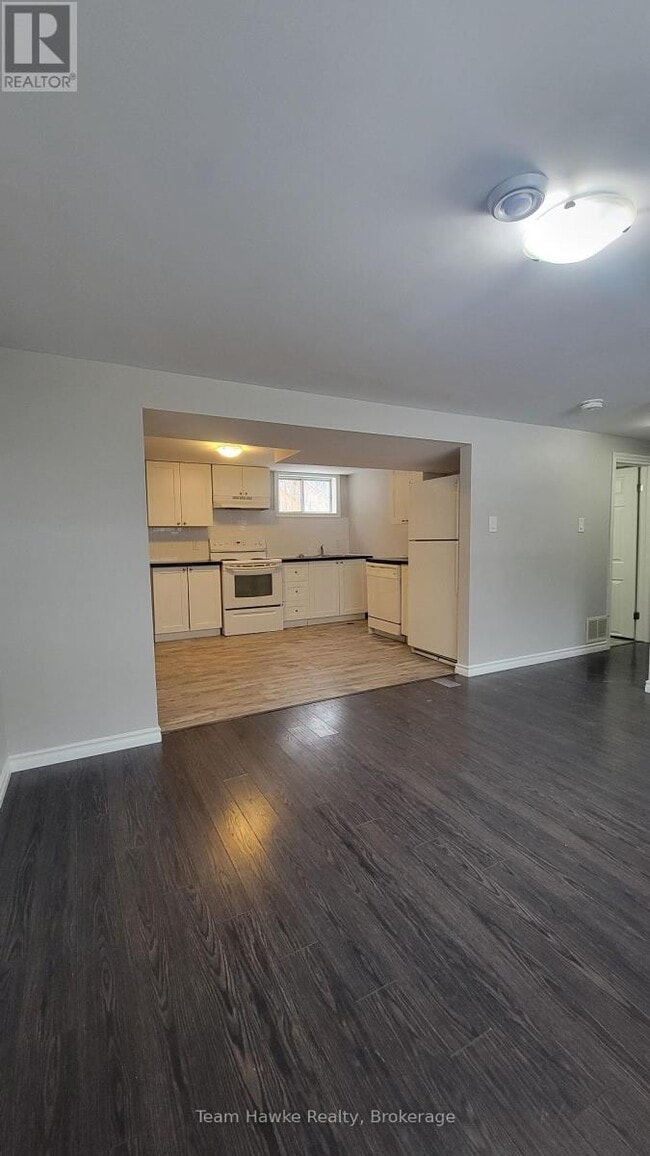 Building Photo - 830 Birchwood Dr