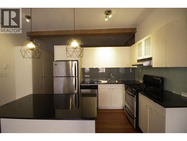 Building Photo - 310 Water St