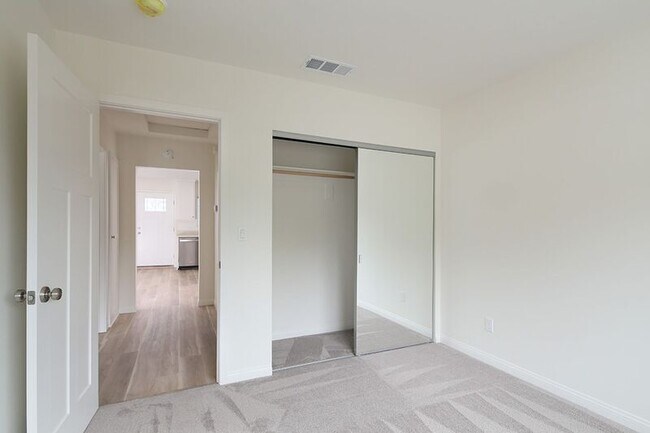 Foto del edificio - 4358-4360 Ocean View Blvd