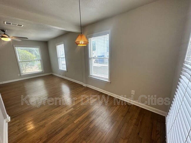 Photo - 309 N Oak Cliff Boulevard House
