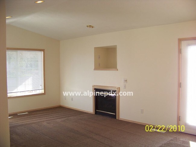 Building Photo - Duplex in Parkrose Area