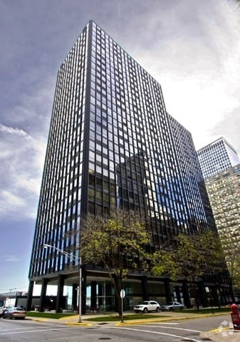 Building Photo - 910 N Lake Shore Dr