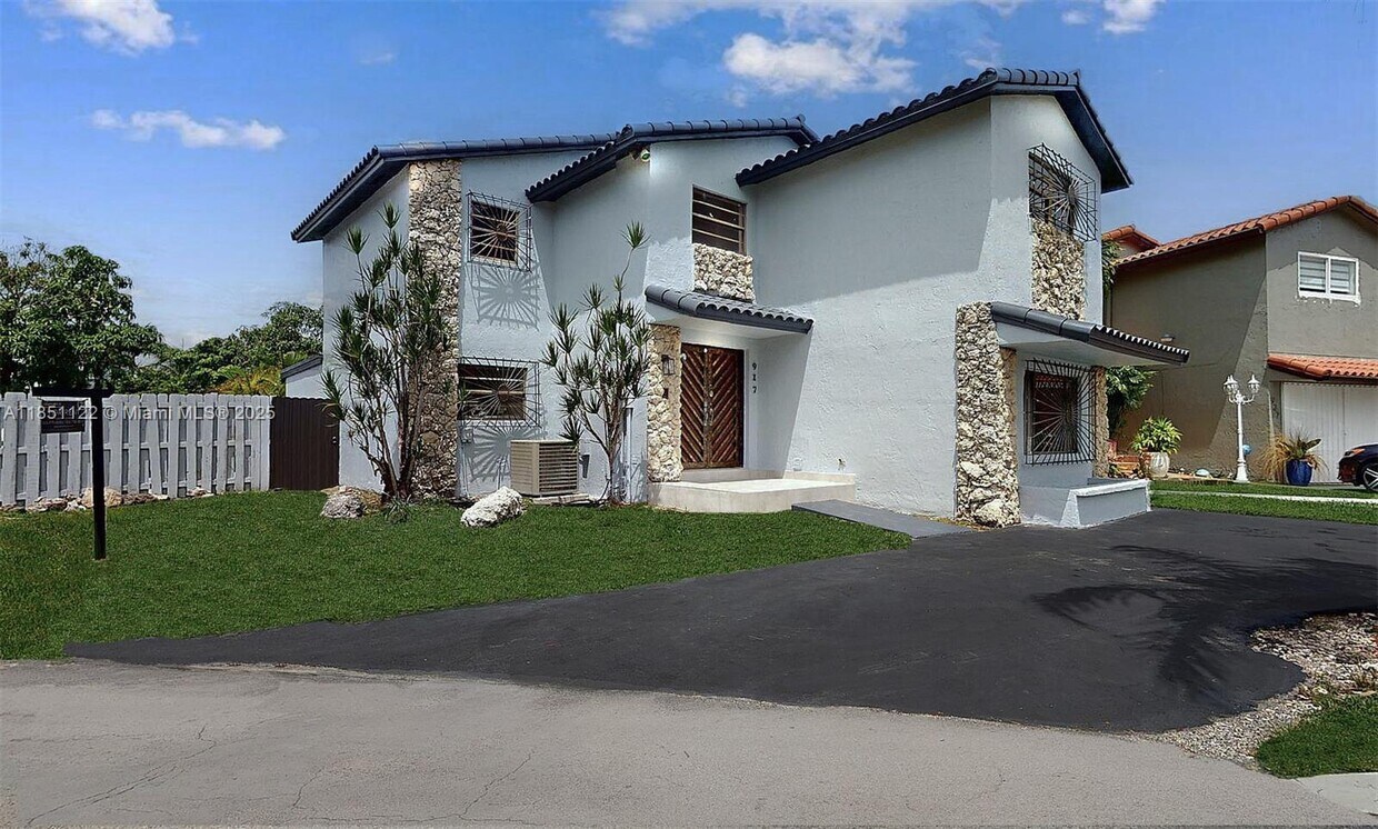 Foto principal - 917 SW 135th Ct
