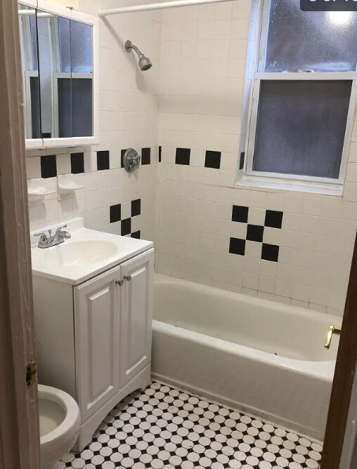 Building Photo - 378 Riverway