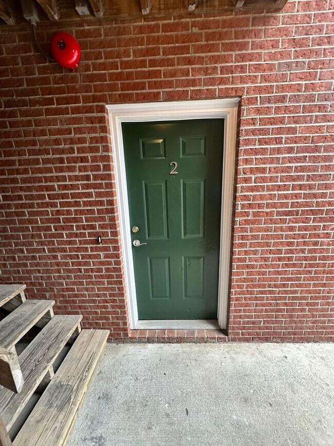 Foto del edificio - 1 Bedroom Available Collegiate Court  (SUB...