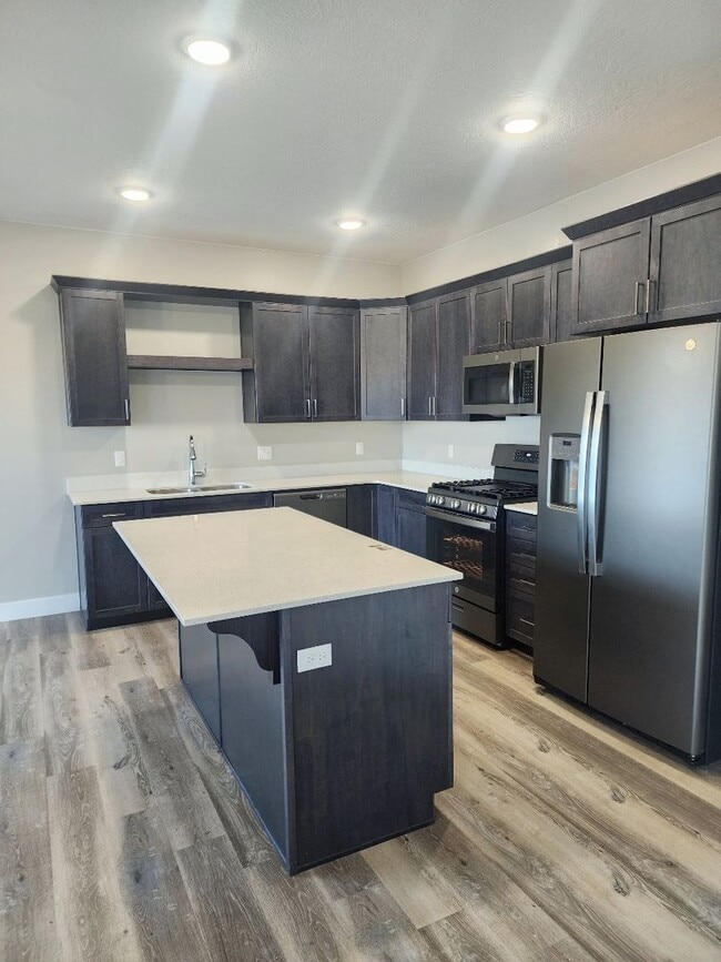 Building Photo - Near New In Cedar Reserves, Move In Specials!
