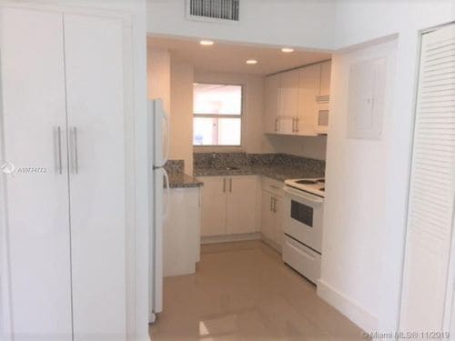 Building Photo - 8840 Fontainebleau Blvd