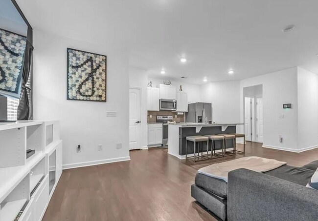 Building Photo - 5668 Union Pointe Dr