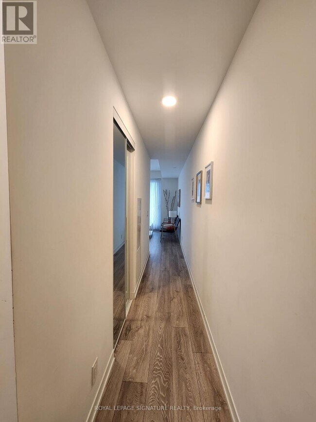 Photo du bâtiment - 2020 Bathurst St