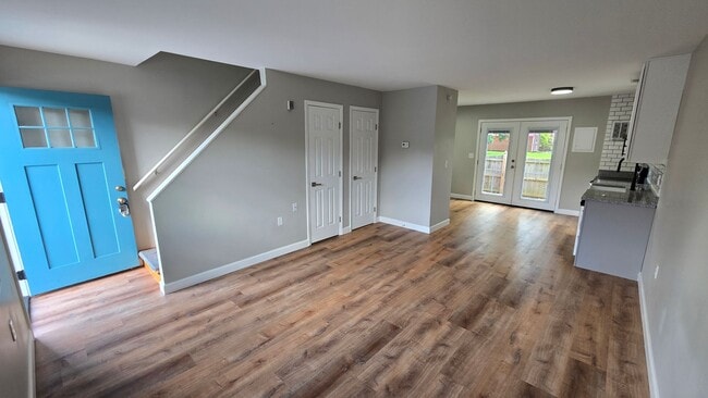 Building Photo - Two bedroom/1.5 bath Townhouse  Kingsport, TN
