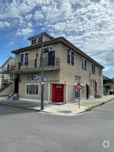 Building Photo - 2103 Urquhart St