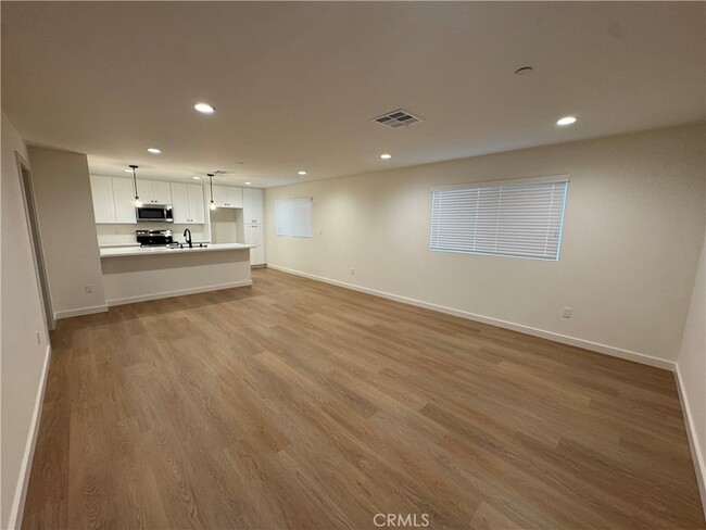 Foto del edificio - 15238 Kingsbury St