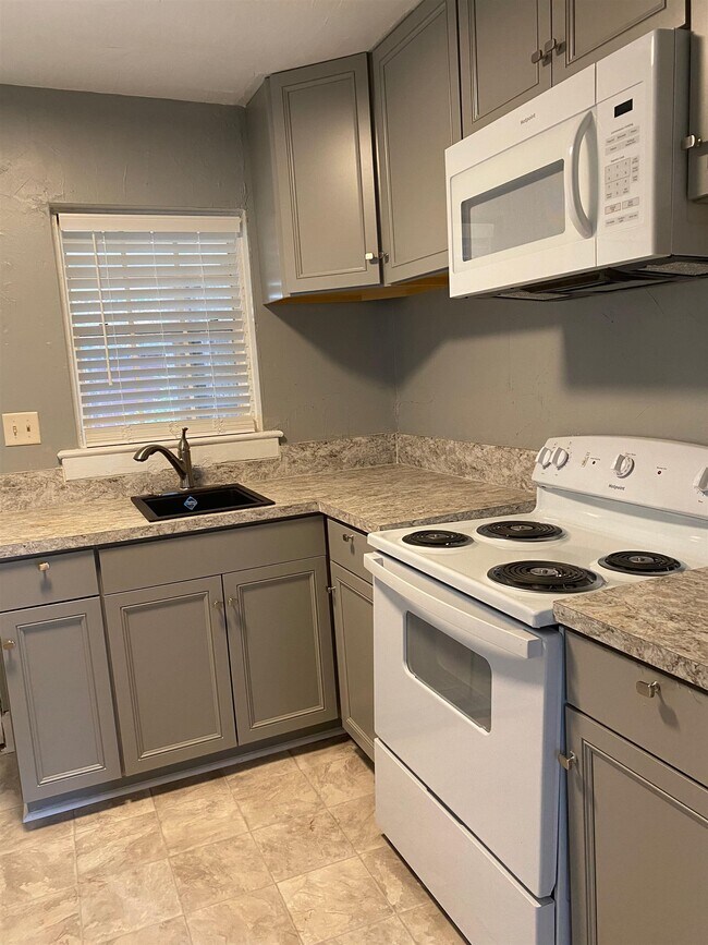 Foto del edificio - 1125 Alachua Ave