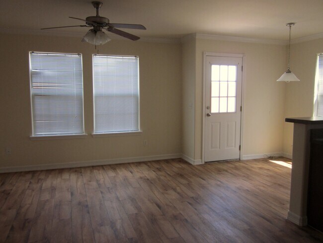 Foto del edificio - 123A Bluejay Blvd