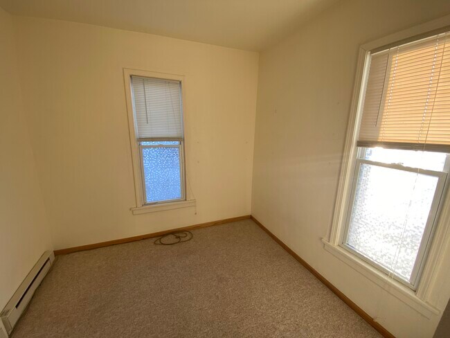Building Photo - 213 N 7th St