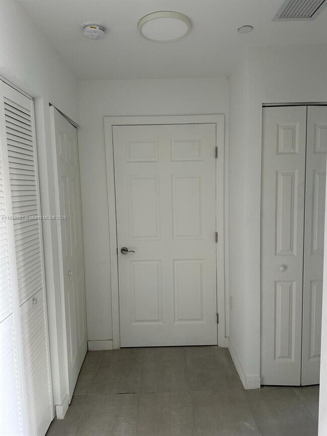 Foto del edificio - 541 SW 2nd Ct