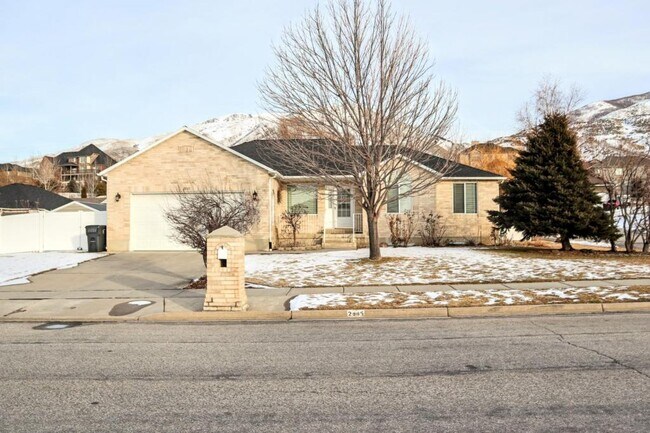 Building Photo - 2885 S. 800 W.