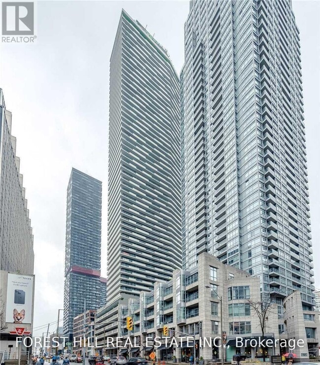 Building Photo - 2221 Yonge St