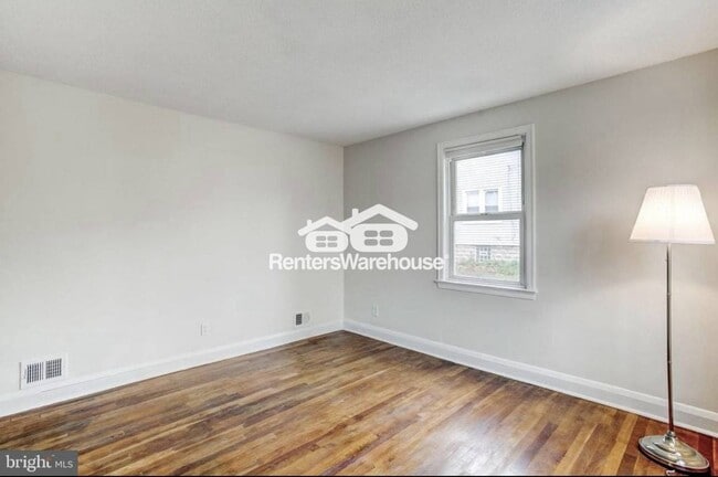 Foto del edificio - 3219 Taylor Ave