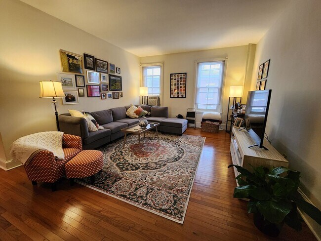 Foto del edificio - 2436-38 Brown St