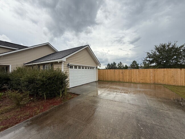 Building Photo - 8 Parish Loop