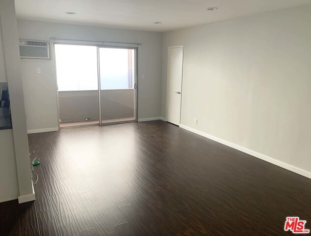 Foto del edificio - 142 N Clark Dr